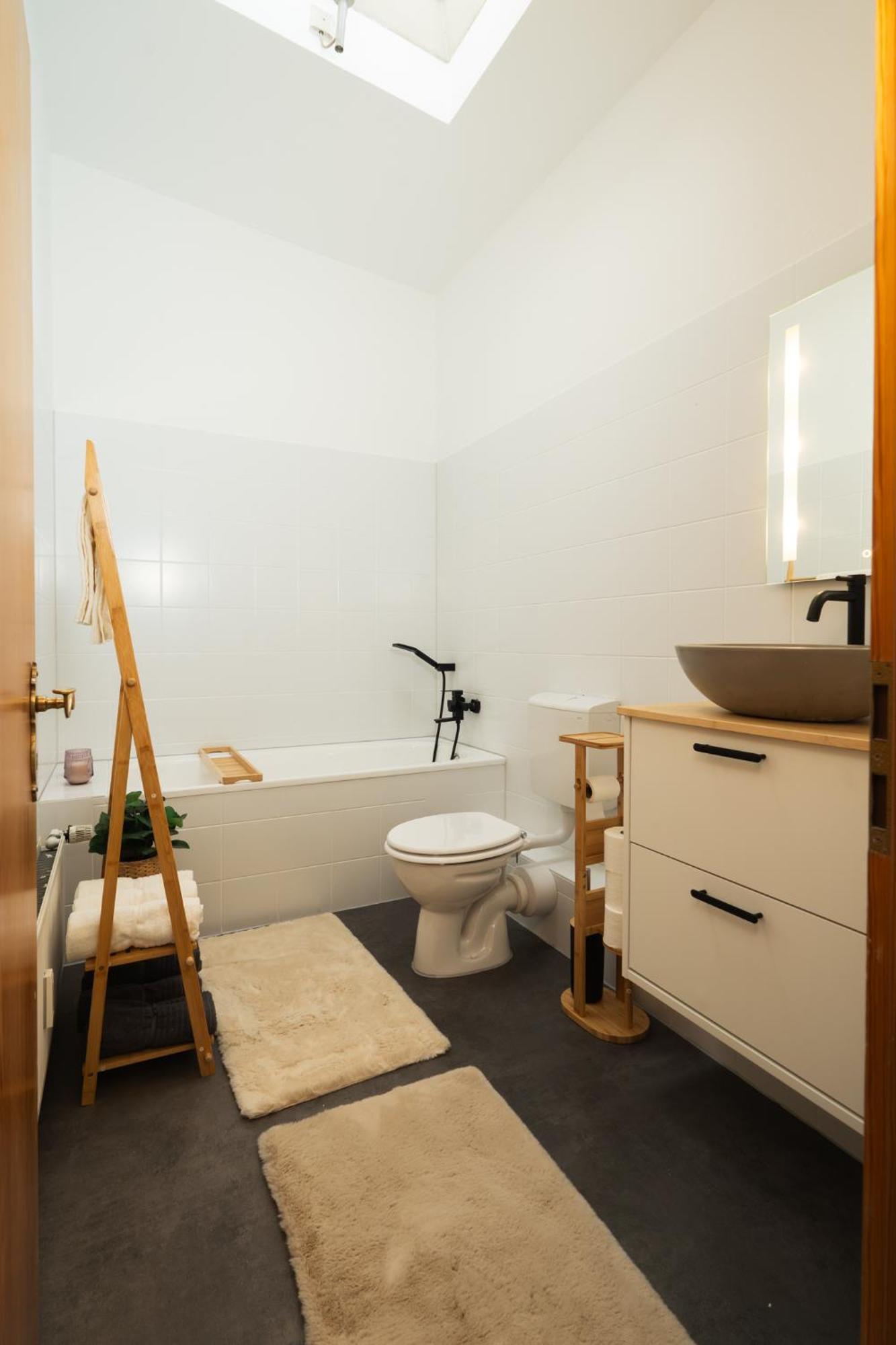 Staywell - Lichtdurchflutetes Apartment Mit Terasse Берлин Экстерьер фото